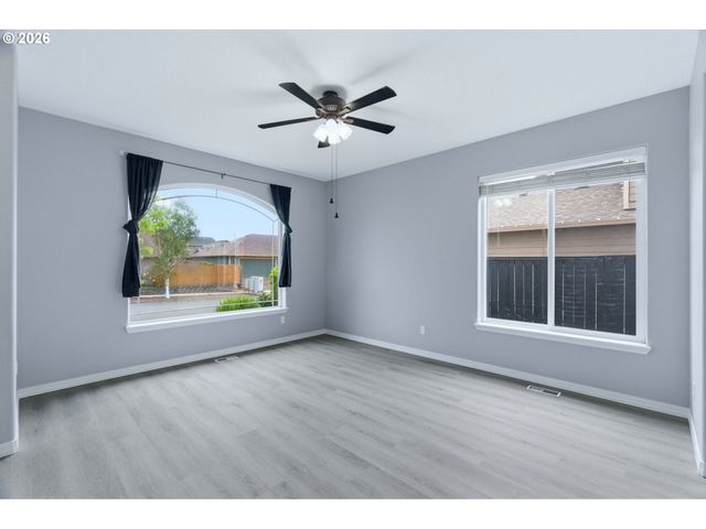 359 Nw EAGLE FEATHER St, Salem, OR 97304
