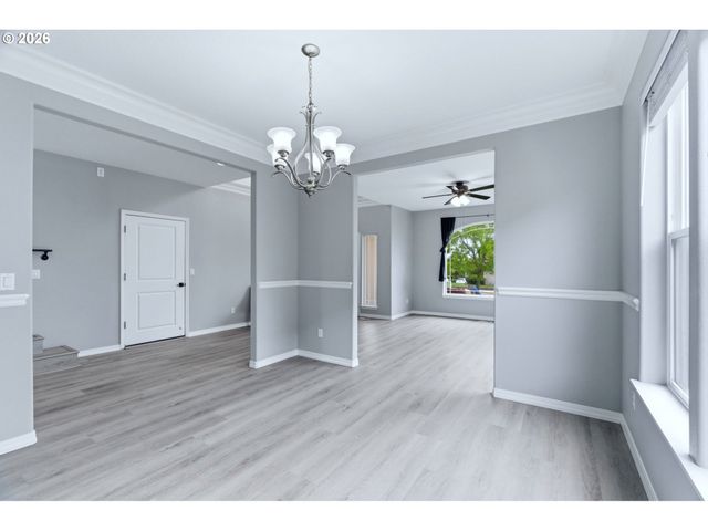 359 Nw EAGLE FEATHER St, Salem, OR 97304