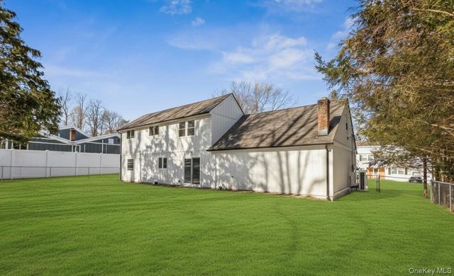 83 Thoreau Court, Yorktown Heights, NY 10598