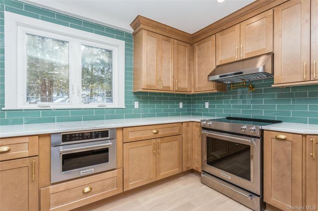 83 Thoreau Court, Yorktown Heights, NY 10598