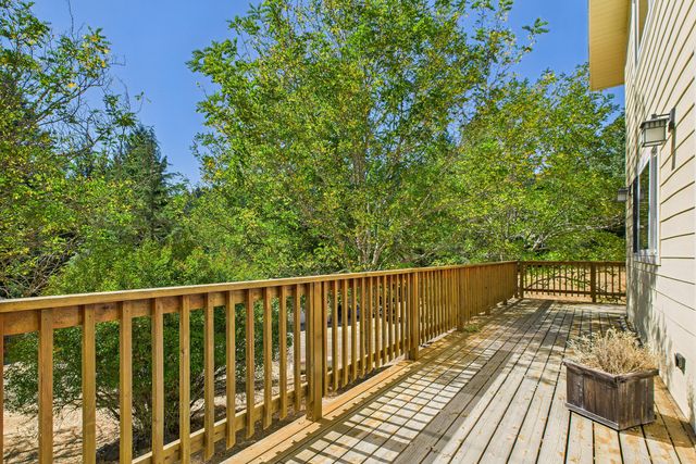 9559 Crooked Prairie Road, Redway, CA 95560