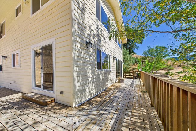 9559 Crooked Prairie Road, Redway, CA 95560