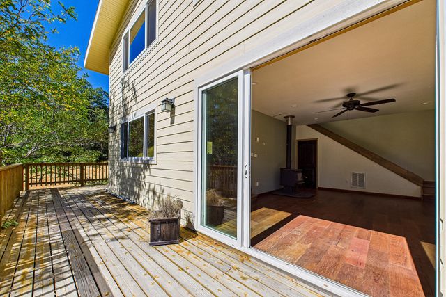 9559 Crooked Prairie Road, Redway, CA 95560