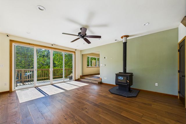 9559 Crooked Prairie Road, Redway, CA 95560