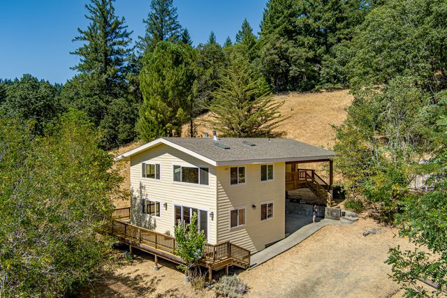 9559 Crooked Prairie Road, Redway, CA 95560