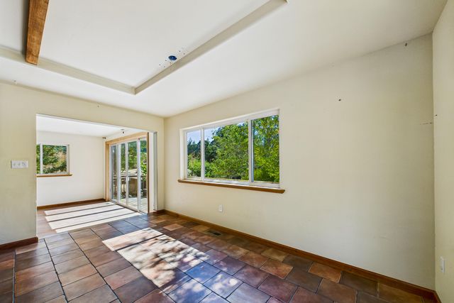 9559 Crooked Prairie Road, Redway, CA 95560