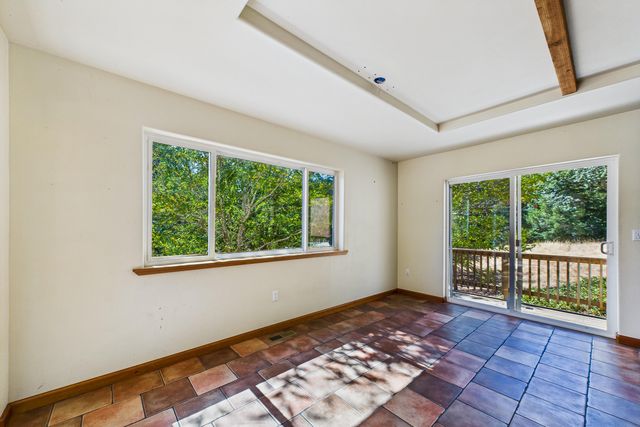 9559 Crooked Prairie Road, Redway, CA 95560