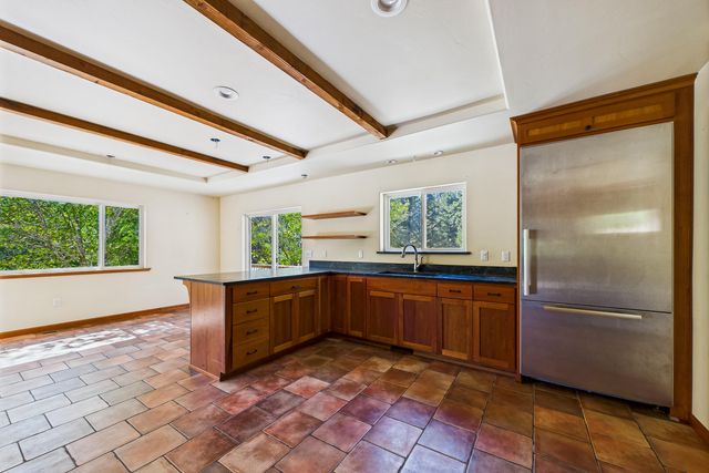 9559 Crooked Prairie Road, Redway, CA 95560