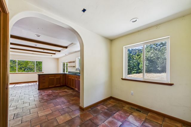 9559 Crooked Prairie Road, Redway, CA 95560