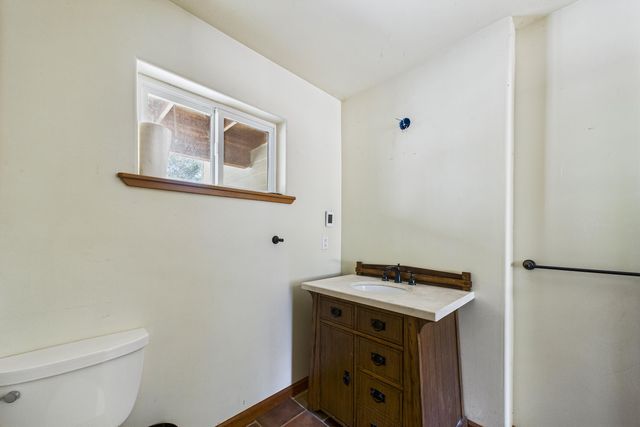 9559 Crooked Prairie Road, Redway, CA 95560