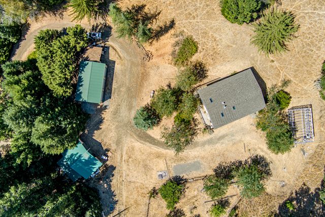 9559 Crooked Prairie Road, Redway, CA 95560