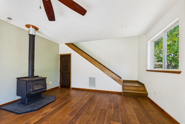 9559 Crooked Prairie Road, Redway, CA 95560