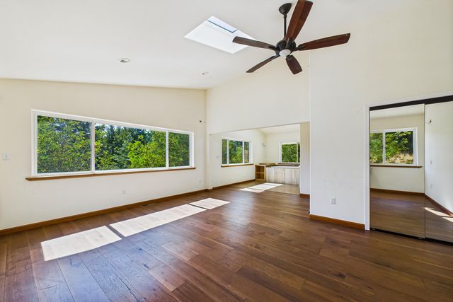 9559 Crooked Prairie Road, Redway, CA 95560