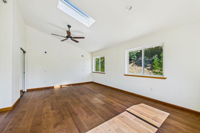 9559 Crooked Prairie Road, Redway, CA 95560