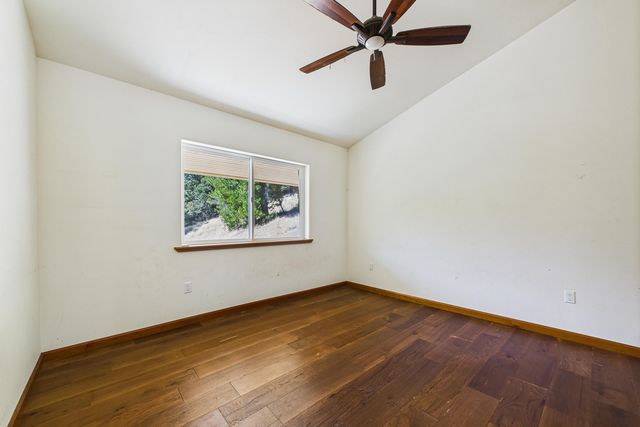 9559 Crooked Prairie Road, Redway, CA 95560