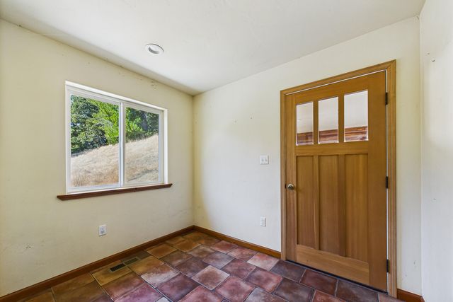 9559 Crooked Prairie Road, Redway, CA 95560