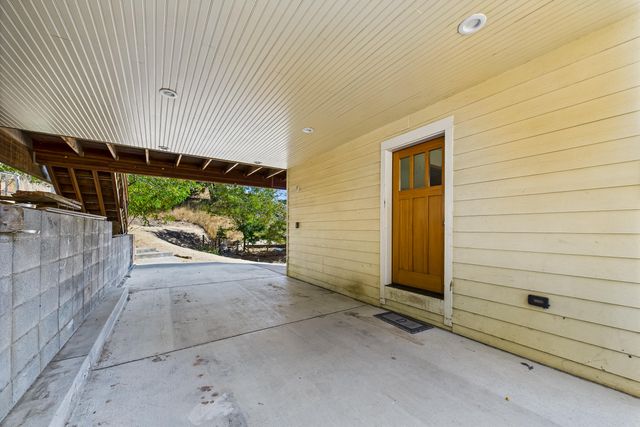 9559 Crooked Prairie Road, Redway, CA 95560