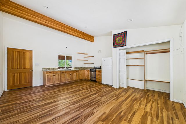 9559 Crooked Prairie Road, Redway, CA 95560