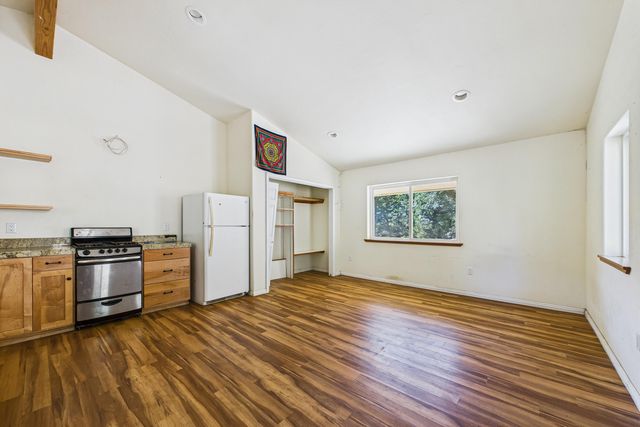 9559 Crooked Prairie Road, Redway, CA 95560