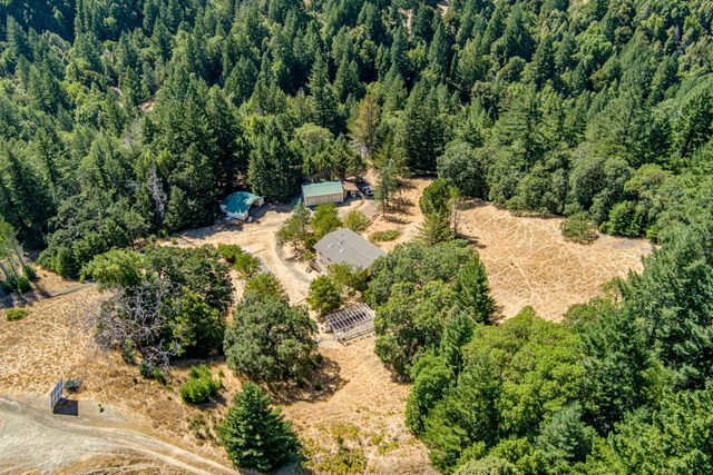 9559 Crooked Prairie Road, Redway, CA 95560