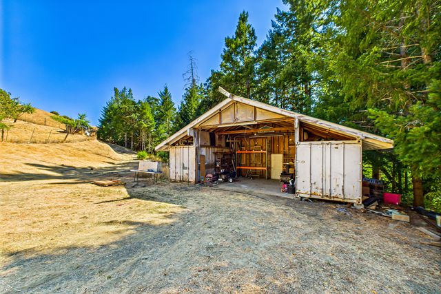 9559 Crooked Prairie Road, Redway, CA 95560