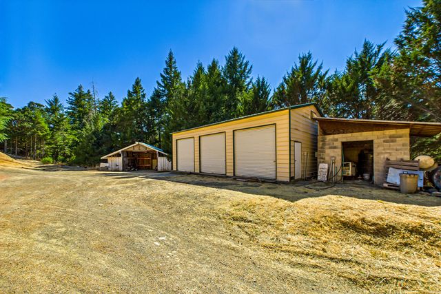 9559 Crooked Prairie Road, Redway, CA 95560
