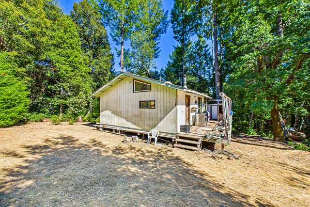 9559 Crooked Prairie Road, Redway, CA 95560