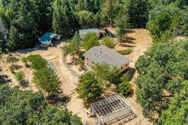 9559 Crooked Prairie Road, Redway, CA 95560