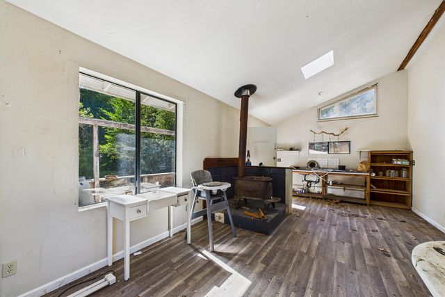 9559 Crooked Prairie Road, Redway, CA 95560