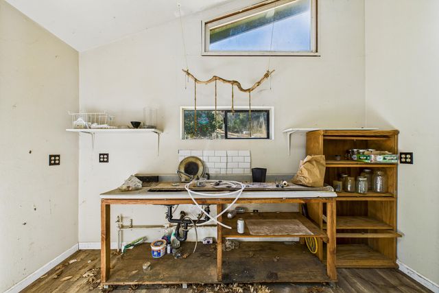 9559 Crooked Prairie Road, Redway, CA 95560