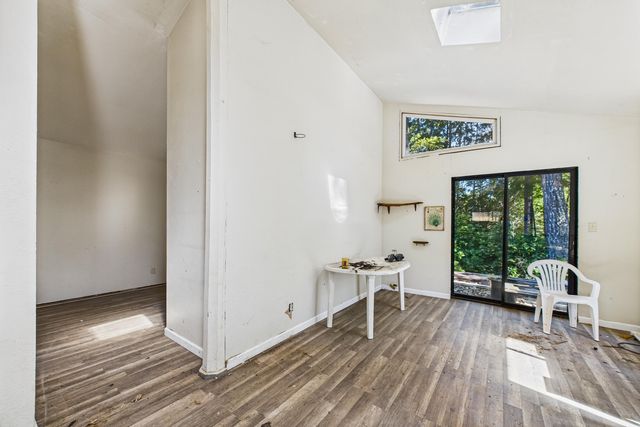 9559 Crooked Prairie Road, Redway, CA 95560