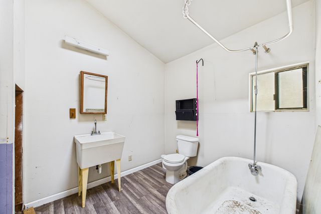 9559 Crooked Prairie Road, Redway, CA 95560