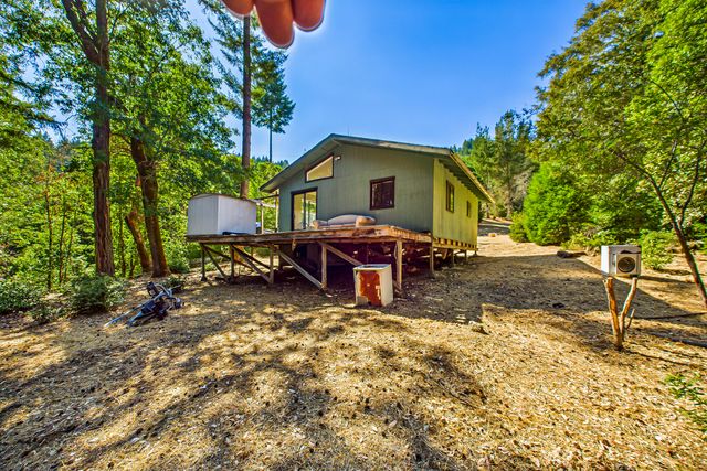 9559 Crooked Prairie Road, Redway, CA 95560