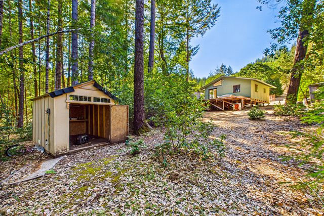 9559 Crooked Prairie Road, Redway, CA 95560