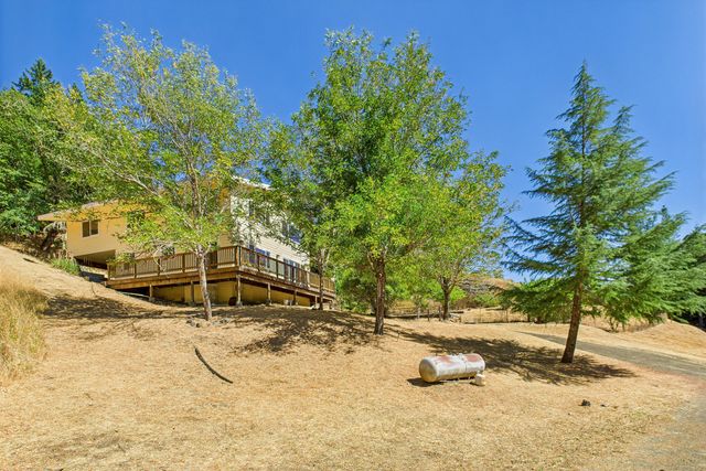 9559 Crooked Prairie Road, Redway, CA 95560