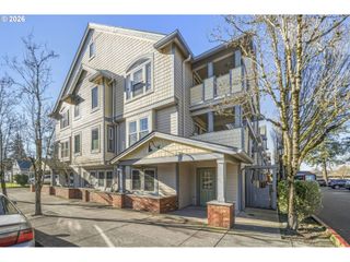 9837 Ne IRVING St #302, Portland, OR 97220