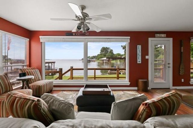 153 Lakeshore Drive, Onalaska, TX 77360