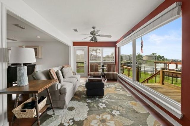 153 Lakeshore Drive, Onalaska, TX 77360