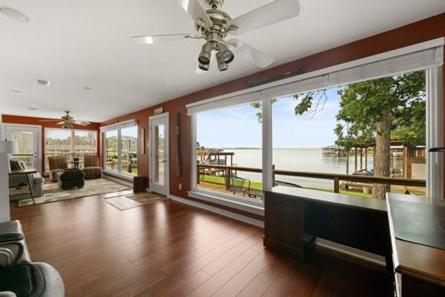 153 Lakeshore Drive, Onalaska, TX 77360