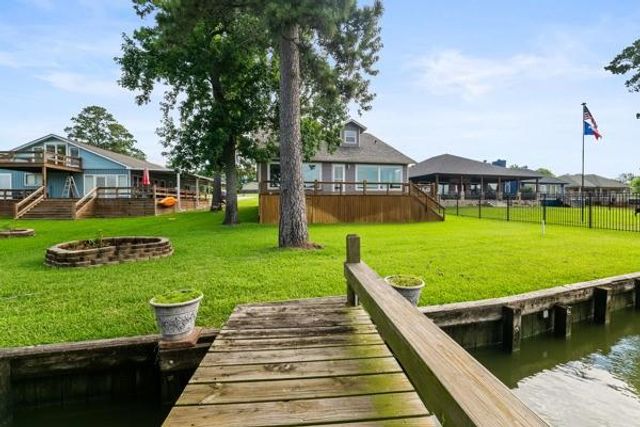 153 Lakeshore Drive, Onalaska, TX 77360