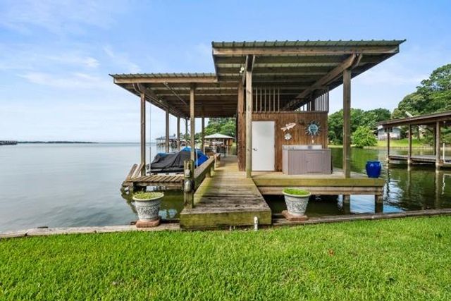153 Lakeshore Drive, Onalaska, TX 77360