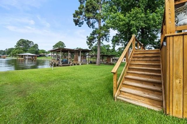 153 Lakeshore Drive, Onalaska, TX 77360