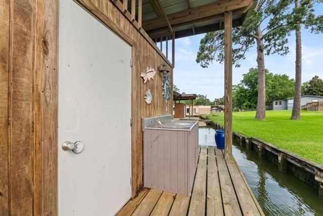 153 Lakeshore Drive, Onalaska, TX 77360