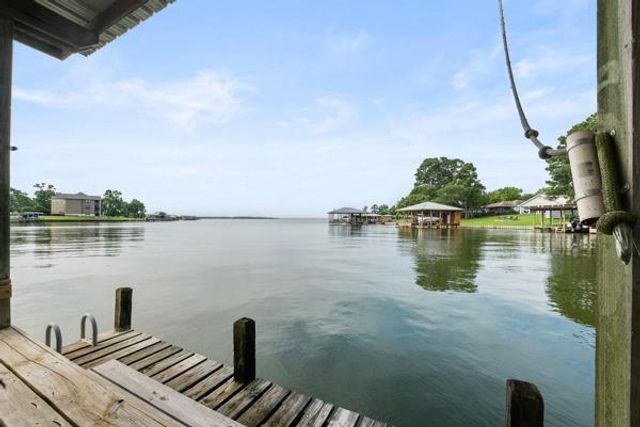 153 Lakeshore Drive, Onalaska, TX 77360