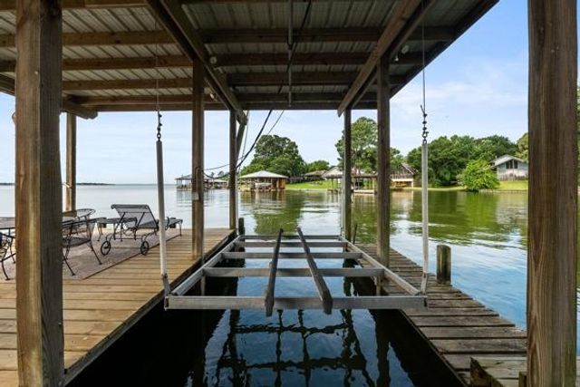 153 Lakeshore Drive, Onalaska, TX 77360