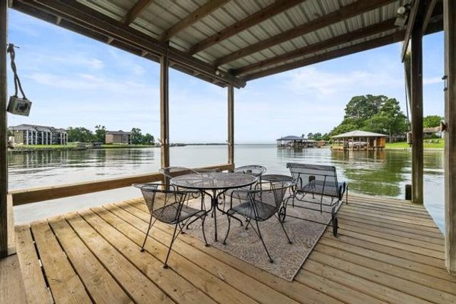 153 Lakeshore Drive, Onalaska, TX 77360