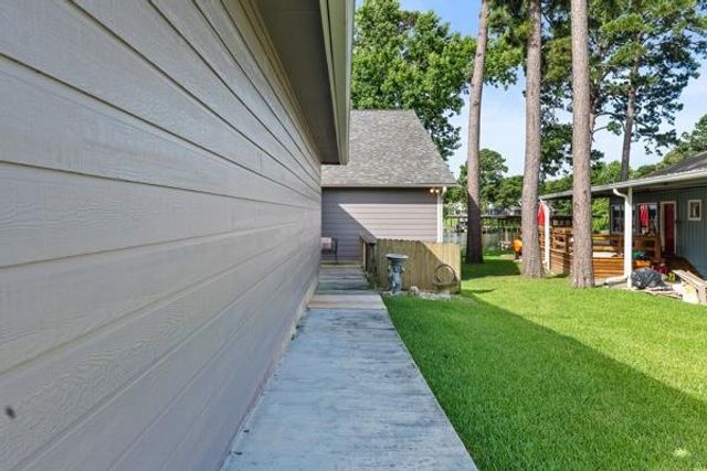 153 Lakeshore Drive, Onalaska, TX 77360