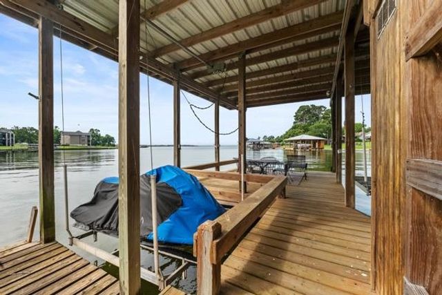 153 Lakeshore Drive, Onalaska, TX 77360