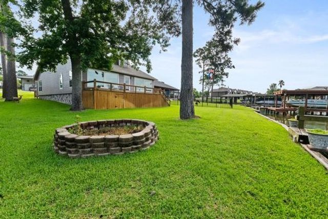 153 Lakeshore Drive, Onalaska, TX 77360