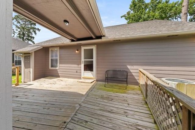153 Lakeshore Drive, Onalaska, TX 77360